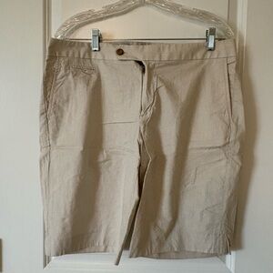 Women’s gap straight shorts size 12 black and white